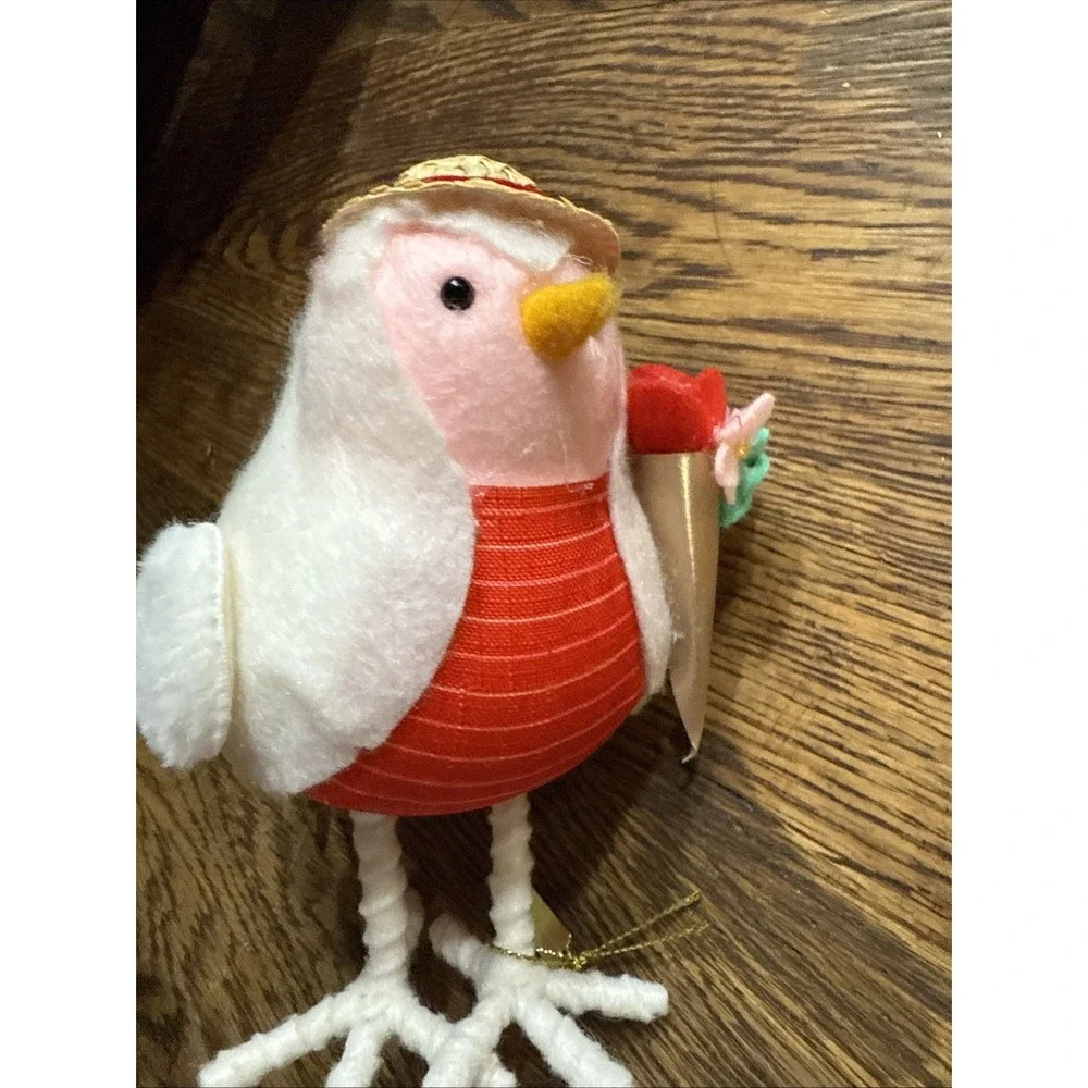 Target Spritz Valentine Featherly Friends JET 2023 Bird Straw Hat‎